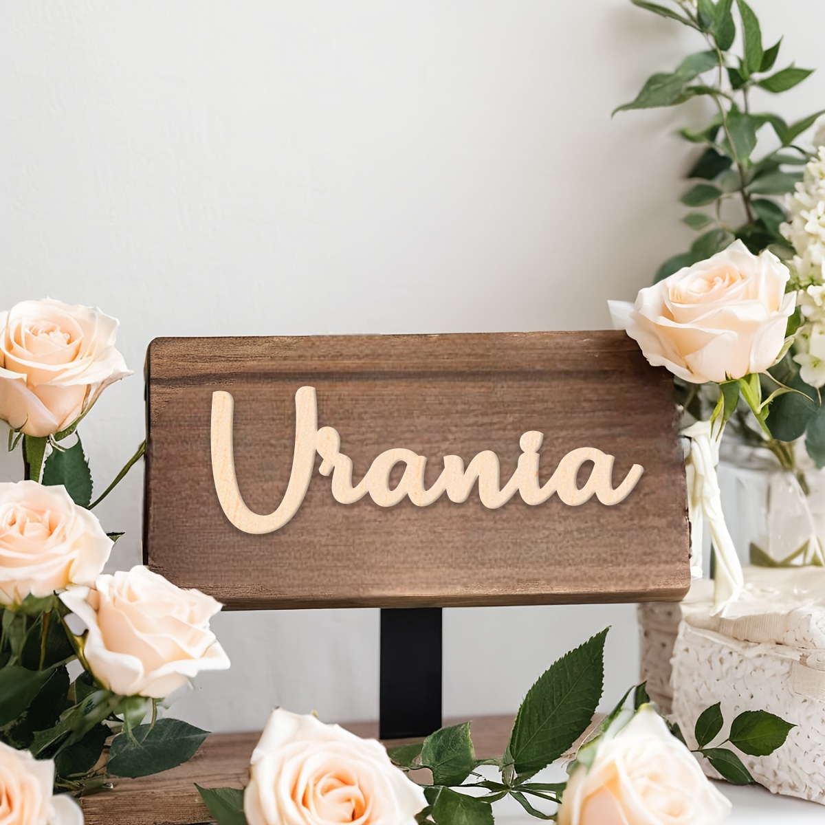 Wedding Shop - モダンなミニマリストデザインの特注無垢材ネームタグ、スタジオ、店舗、コーヒーショップ、マタニティ＆ベビーショップ向けのカスタム木製看板