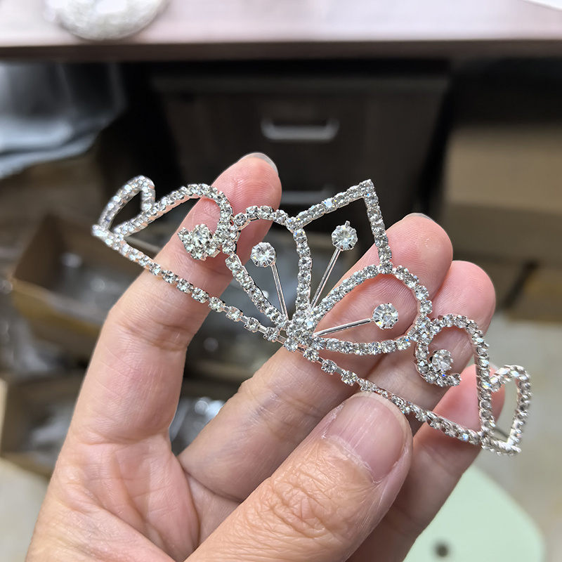 シルバーカラーのラインストーンブライダルクラウン高級クリスタ - Wedding Shop のレビューと価格